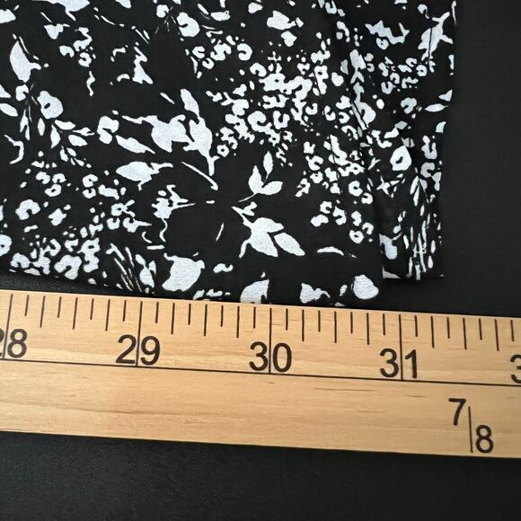 Catherines Collared Floral V Neck Button Down 3/4 Sleeves Career Blouse | 4X - Picture 7 of 8